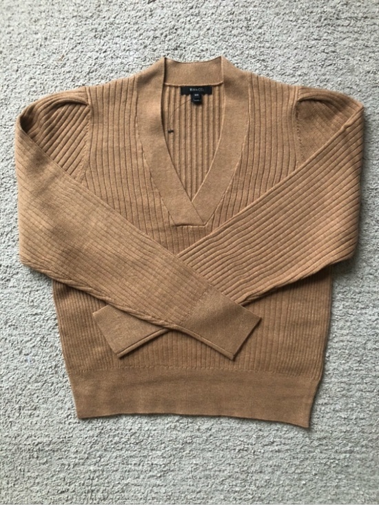 RW&CO. Sweaters - RW&CO. Cashmere Blent V- neck sweater.